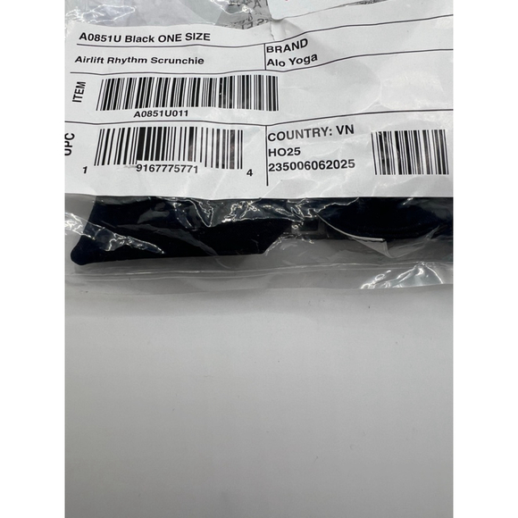 NWT Alo Yoga Airlift Rhythm Scrunchie One Size Black - Picture 4 of 4